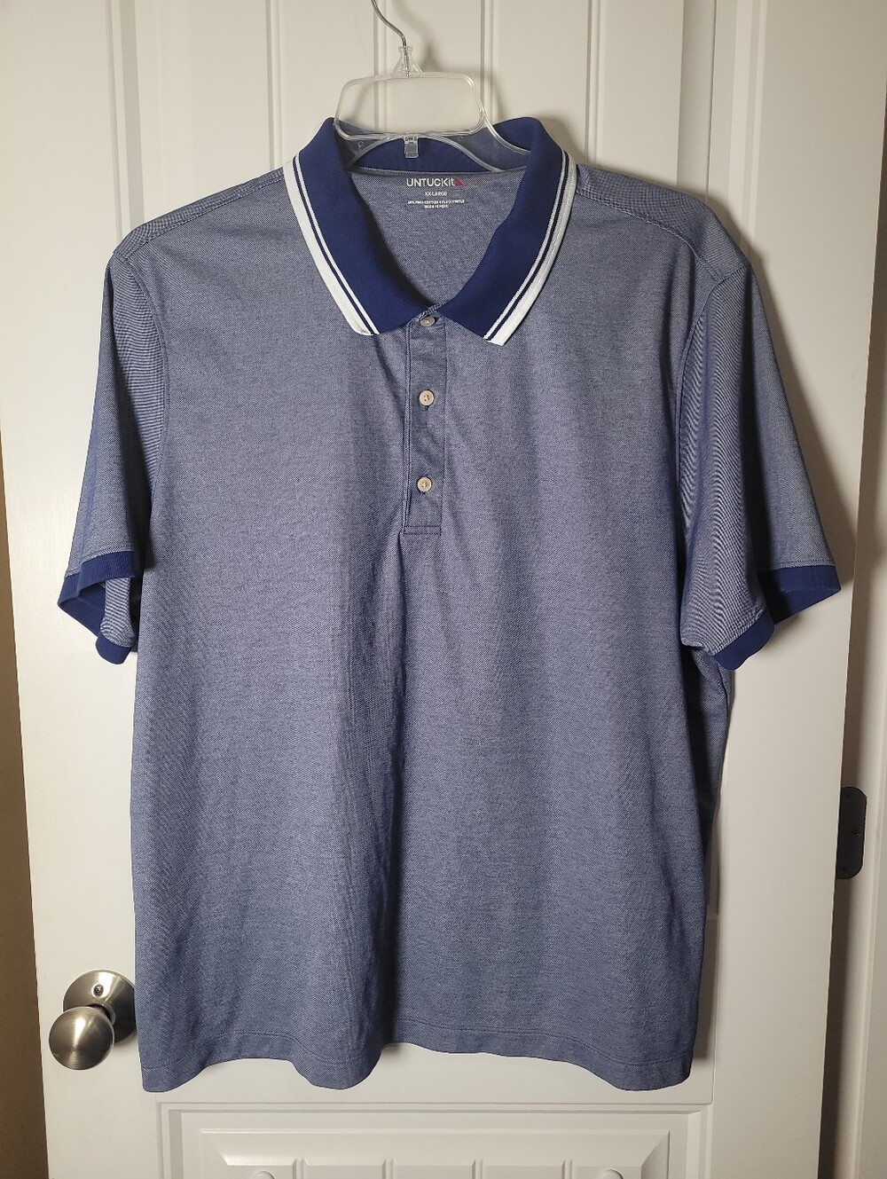 UNTUCKit Men’s Heather Blue Polo with Navy Contrast Collar. Size XXL